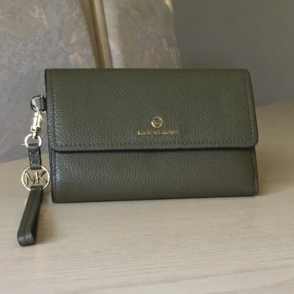 Michael Kors Olive Leather Phone Wristlet - Picture 13 of 13